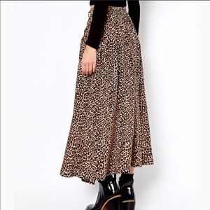 Leopard skirt